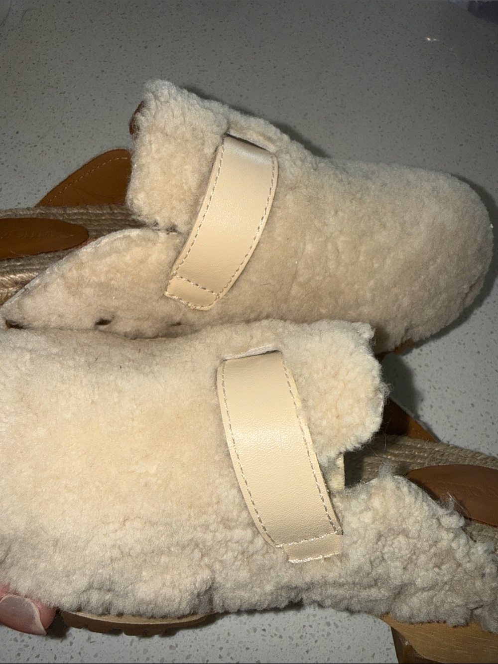 See By Chloe Kids Cream Faux-Shearling Slip-On Clogs with Gold Ring - Picture 8 of 9